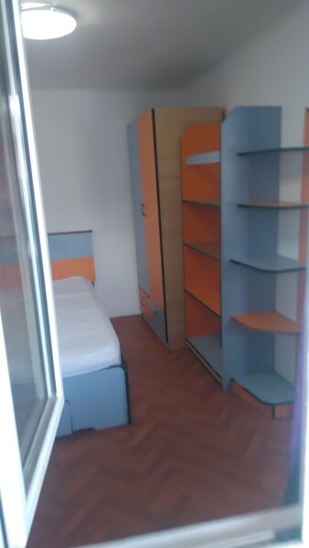 Bradesti nr. 8-10, sector 2, in vila, 200 E/ luna.